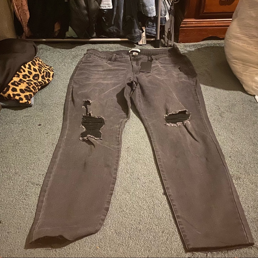 Never worn jegging destructive jeans black